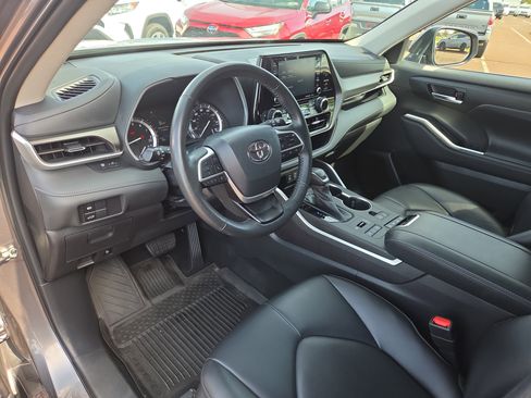 Certified 2022 Toyota Highlander XLE image 15