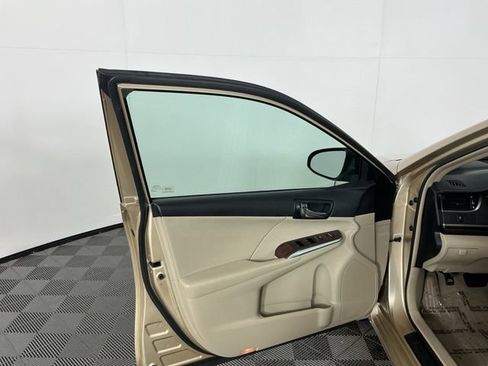 Used 2012 Toyota Camry XLE w/ Leather Pkg FWD image 12