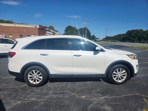 Used 2016 Kia Sorento FWD image 5