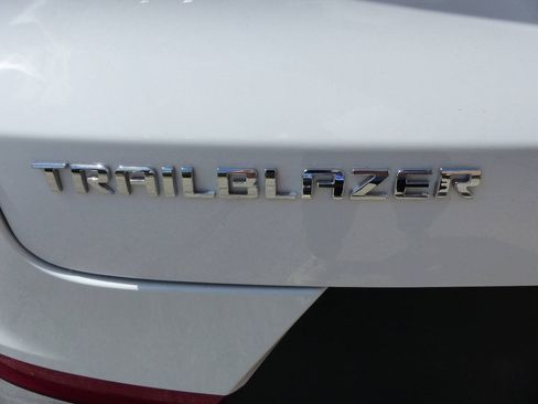 Used 2024 Chevrolet TrailBlazer LS w/ LS Convenience Package FWD image 9