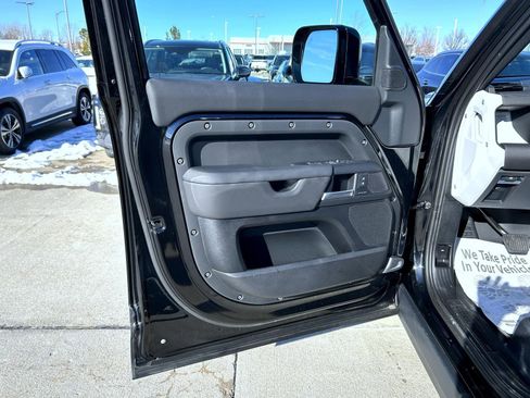 Used 2025 Land Rover Defender 110 S image 9