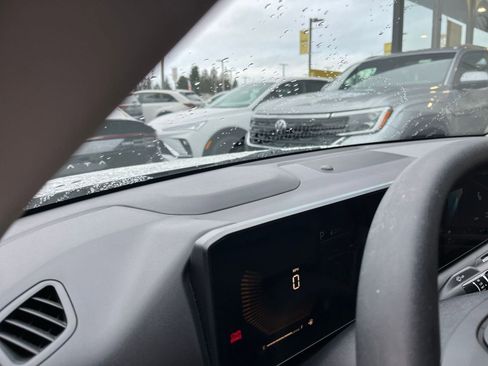 Used 2025 Kia K4 LXS image 36