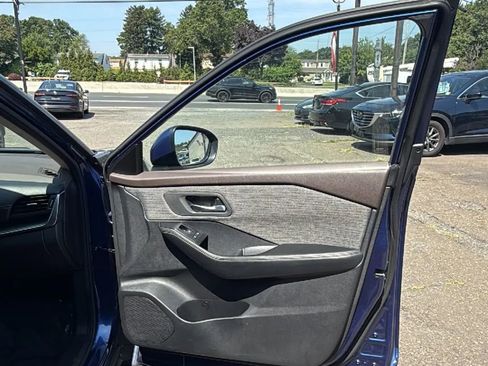 Used 2023 Nissan Rogue SV image 13