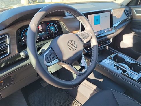 Certified 2025 Volkswagen Atlas SE image 19