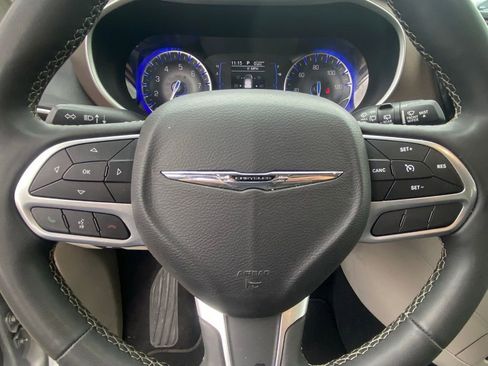 Used 2023 Chrysler Voyager LX FWD image 18