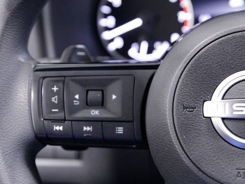 Used 2023 Nissan Rogue SV image 24