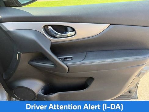 Used 2020 Nissan Rogue Sport SV w/ Technology Package FWD image 15