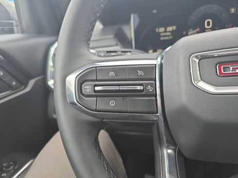 Used 2025 GMC Acadia Elevation w/ Elevation Premium Package image 23