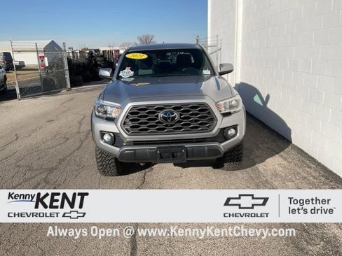 Used 2021 Toyota Tacoma TRD Off-Road w/ Technology Package image 5