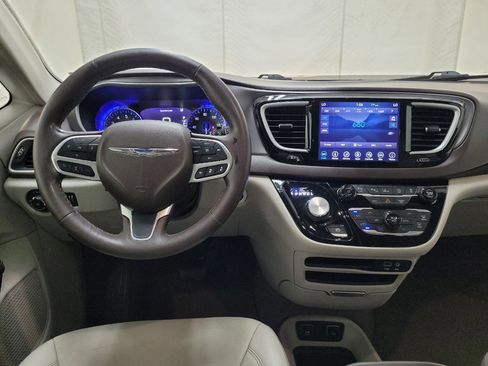 Used 2019 Chrysler Pacifica Touring-L w/ Advanced Safetytec Group FWD image 22