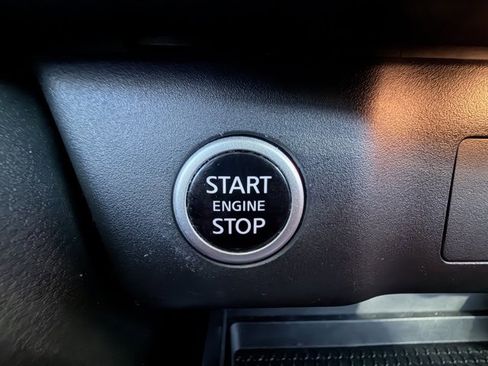 Used 2021 Nissan Rogue SV w/ Premium Package image 16