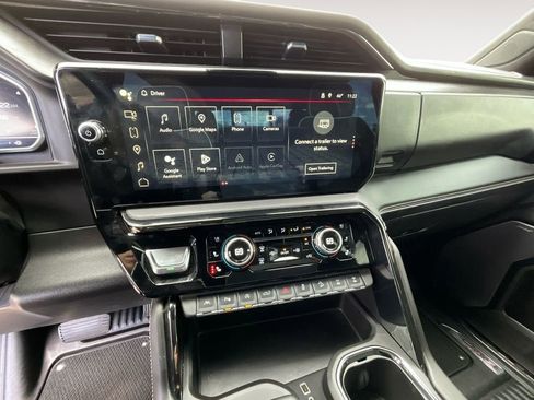 Used 2023 GMC Sierra 1500 AT4X image 11