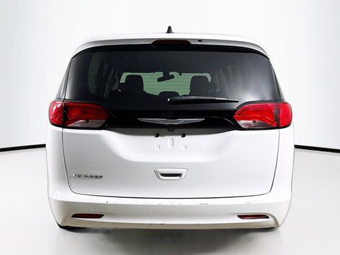 Used 2022 Chrysler Voyager LX FWD image 30