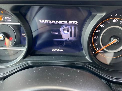 Used 2024 Jeep Wrangler Unlimited Sport AWD/4WD image 12