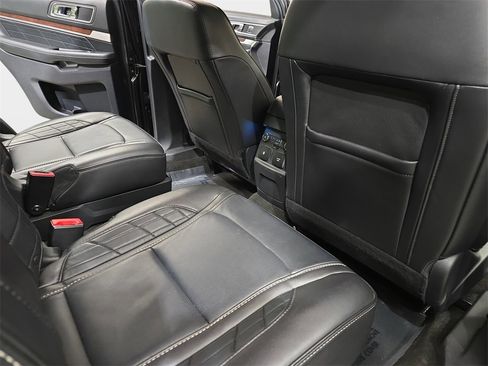 Used 2018 Ford Explorer Platinum image 13