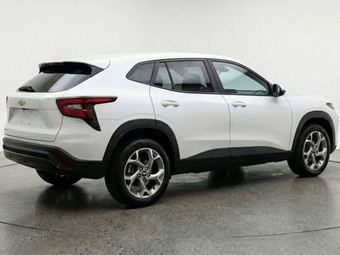 Used 2025 Chevrolet Trax LT image 9