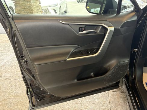 Used 2021 Toyota RAV4 XLE FWD image 19