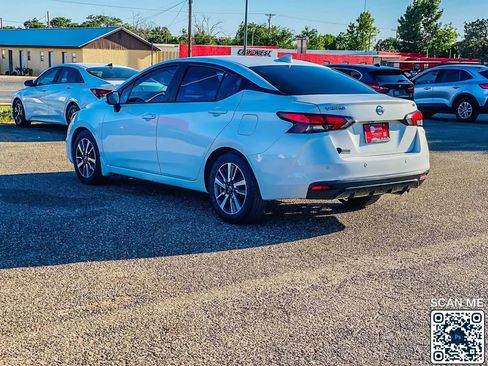 Used 2020 Nissan Versa SV image 5