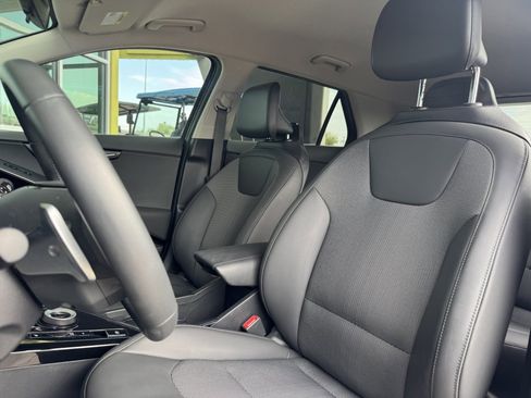 Used 2024 Kia Niro EX image 32