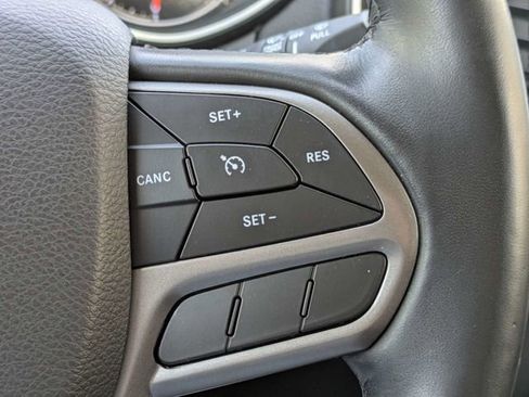 Used 2020 Jeep Cherokee Limited image 25