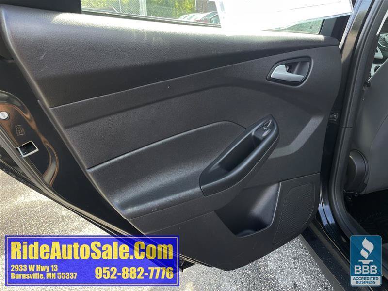 Used 2014 Ford Focus SE w/ SE Winter Package FWD image 11