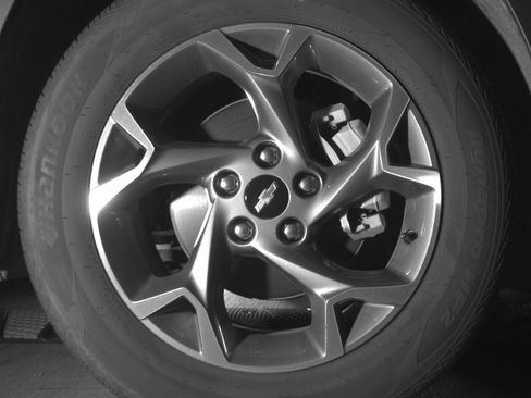 Used 2025 Chevrolet Trax LT FWD image 13