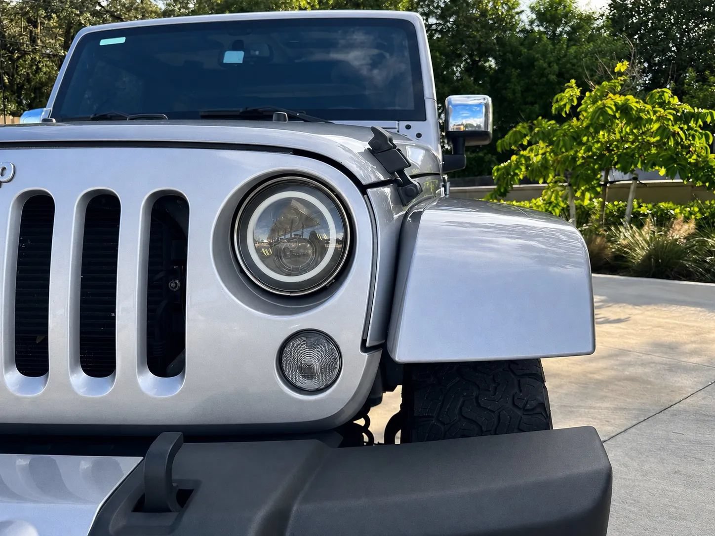 Used 2016 Jeep Wrangler Unlimited Sahara w/ Mopar Chrome Edition Group AWD/4WD image 4