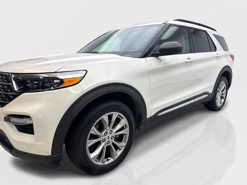 Used 2022 Ford Explorer XLT w/ Equipment Group 202A AWD/4WD image 11