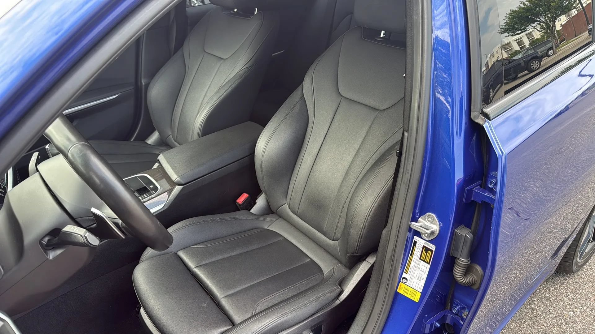 Used 2020 BMW 330i Sedan w/ M Sport Package RWD image 2
