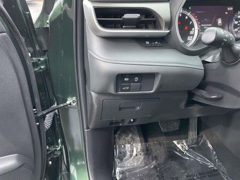 Used 2024 Toyota Highlander XLE image 32