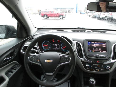 Used 2020 Chevrolet Equinox LS w/ LS Convenience Package image 9