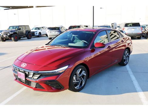 Certified 2025 Hyundai Elantra SEL image 4