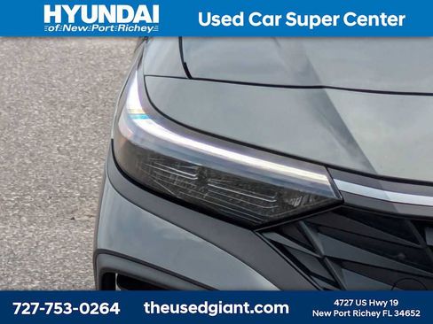 Used 2025 Hyundai Elantra Sport FWD image 9