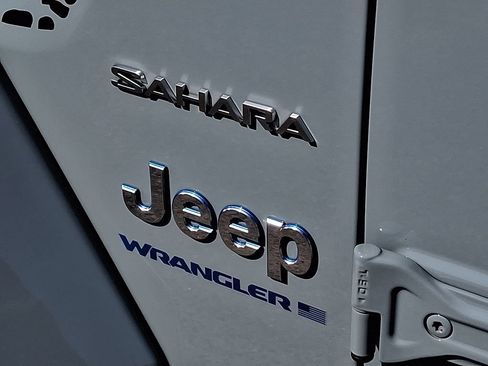 Used 2024 Jeep Wrangler Unlimited Sahara w/ Safety Group AWD/4WD image 32