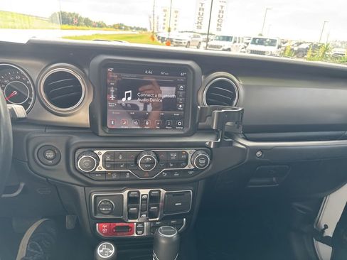 Used 2020 Jeep Gladiator Rubicon AWD/4WD image 13