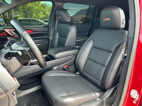 Used 2025 Chevrolet Traverse Z71 w/ Enhanced Driving Package AWD/4WD image 16