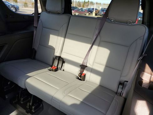 Certified 2024 GMC Yukon SLT w/ SLT Luxury Package image 33