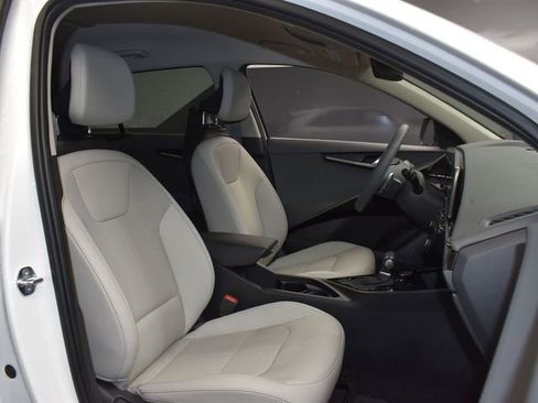 Used 2025 Kia Niro EX image 12