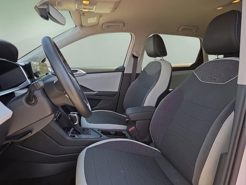 Used 2025 Volkswagen Taos SE image 14