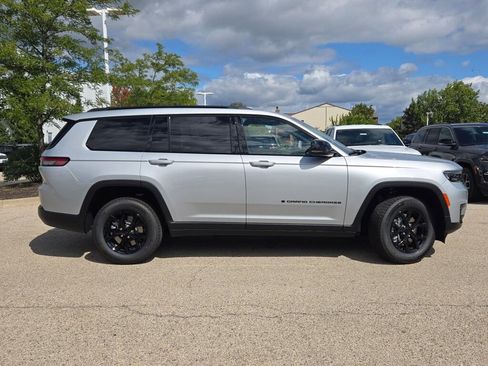 New 2025 Jeep Grand Cherokee L Altitude image 6