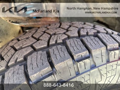 Used 2016 Toyota Tacoma TRD Off-Road w/ Premium & Technology Package AWD/4WD image 21