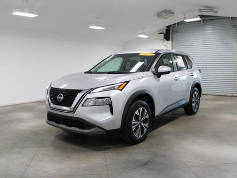 Used 2022 Nissan Rogue SV image 4