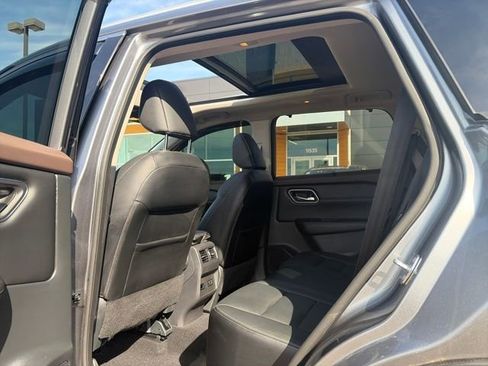 Used 2021 Nissan Rogue SL w/ Premium Package image 26