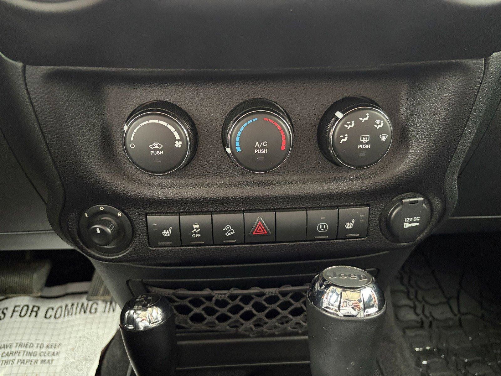 Used 2017 Jeep Wrangler Unlimited Sahara w/ Connectivity Group AWD/4WD image 13