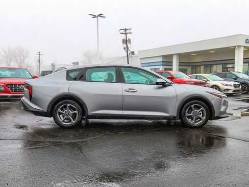 Used 2025 Kia K4 LXS image 3