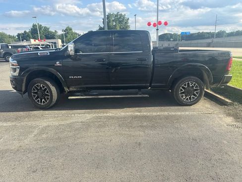 Used 2025 RAM 2500 Limited AWD/4WD image 9