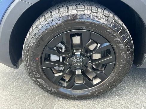 Used 2025 Kia Telluride AWD image 32