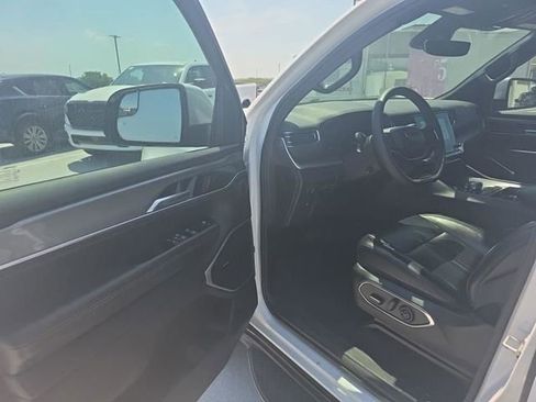 Used 2022 Jeep Wagoneer Series I AWD/4WD image 7