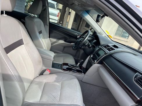 Used 2014 Toyota Camry XLE image 17