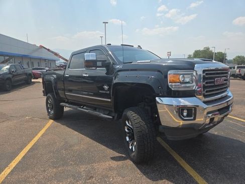 Used 2018 GMC Sierra 2500 SLT w/ Duramax Plus Package AWD/4WD image 3